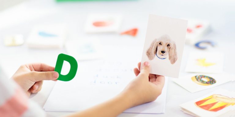 Sound buttons in phonics – example of dots and lines under letters to support blending and segmenting